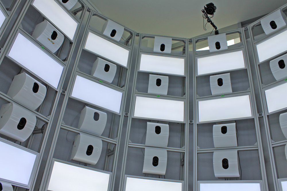 Die Scan-Kabine vom Eroticart-Shop mit 64 Kameras, die den Star aus jedem Winkel aufnehmen.
