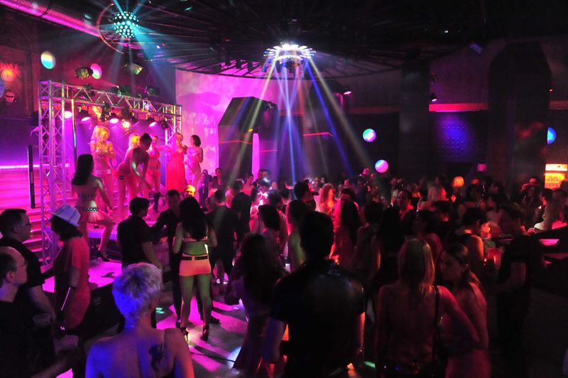Feestje bij de Swingerclub "Fiagra"