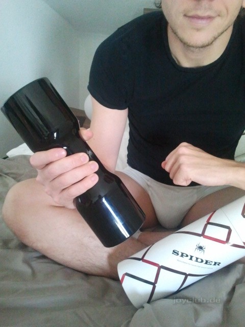 Der Masturbator im Hanteldesign und seine Verpackung.