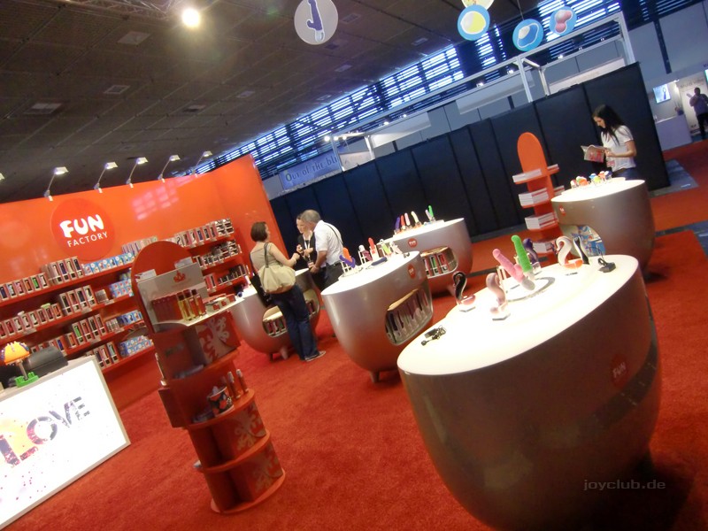 Nicht nur in den Shops, auch auf der Venus 2011 spielte ein modernes Design der Ausstellungsfläche eine große Rolle für FUN FACTORY.