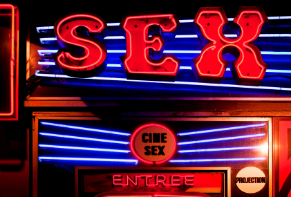Im Erdbeermund gibt es nicht nur Erlebniskinos, sondern auch Sextoy-Stores und vieles mehr.