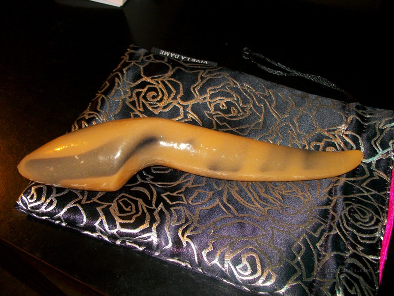 Der fertige Wunsch-Dildo in "Alienoptik"