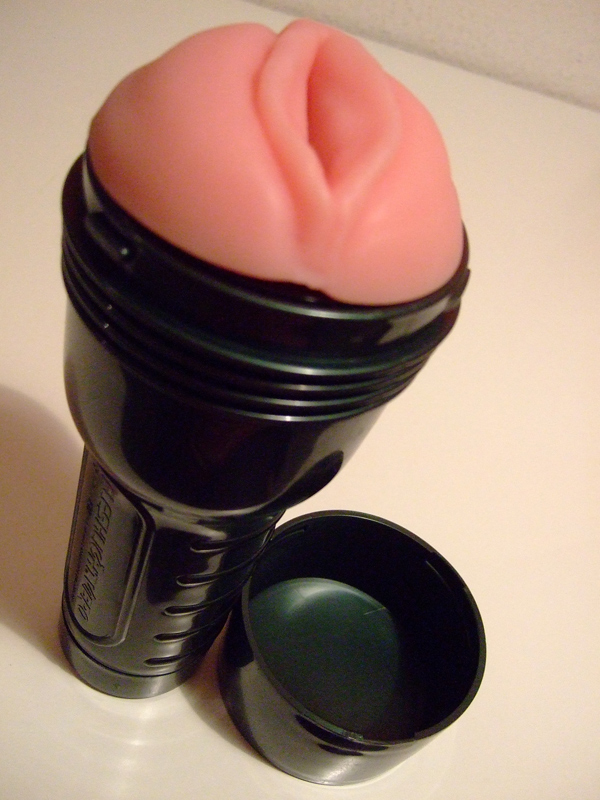 Als Masturbator überzeugt die "Fleshlight". Als Vibrator für den Mann eher weniger.