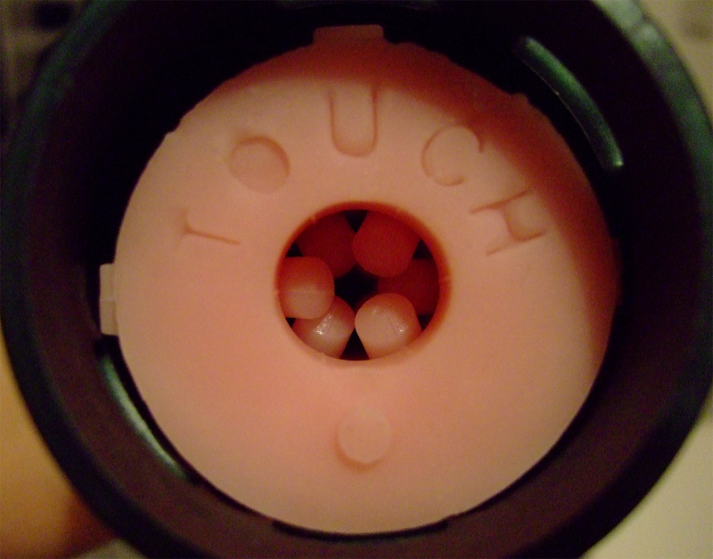 Ein Einblick in das Futteral der Fleshlight. Gut zu erkennen, die "Touch"-Struktur