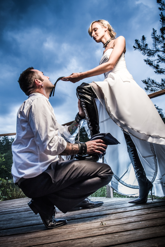 Die Liebe zum BDSM kennt keine Grenzen – nicht einmal vor dem Traualtar.
