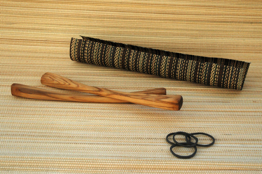 Das helle Olivenholz der Klammern ist hochwertig geschliffen.