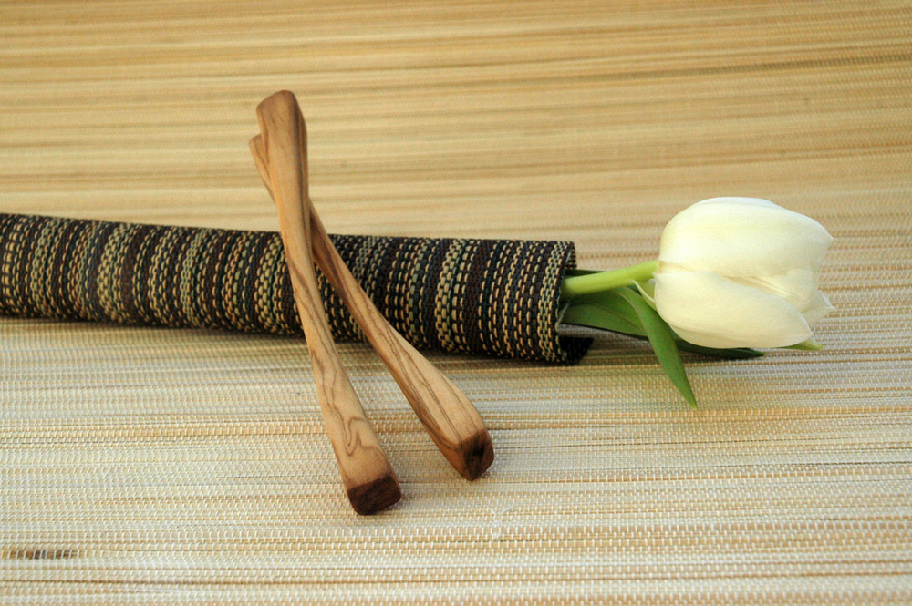 Die Hodenklemmen sehen auch im Einsatz sehr ästhetisch aus.