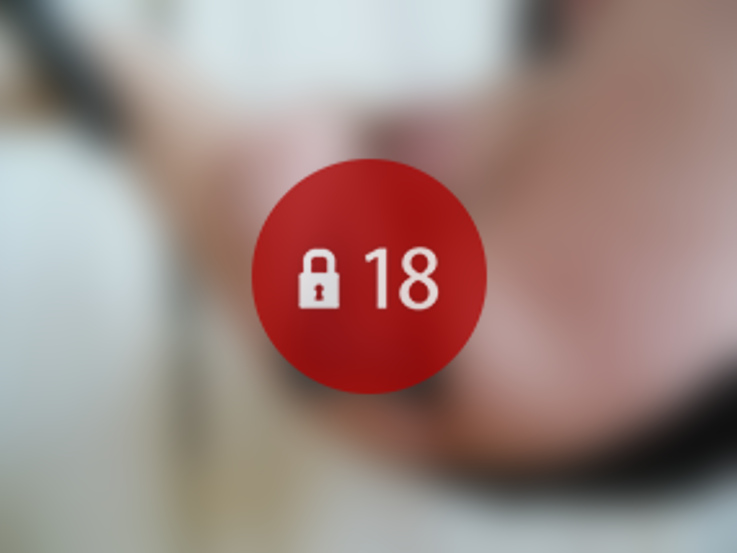 Rolli führt den Xpander X4+ vorsichtig ein. Zur FSK18-Freischaltung