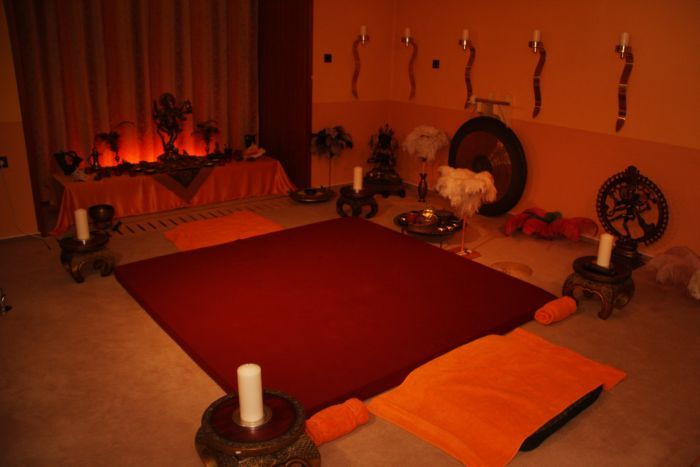 Un matelas de massage à l'école de tantra.