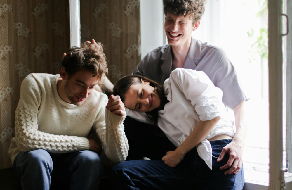 Traute Dreisamkeit: Wenn in einem polyamoren Gespann alle Beiteiligten miteinander romantisch involviert sind.