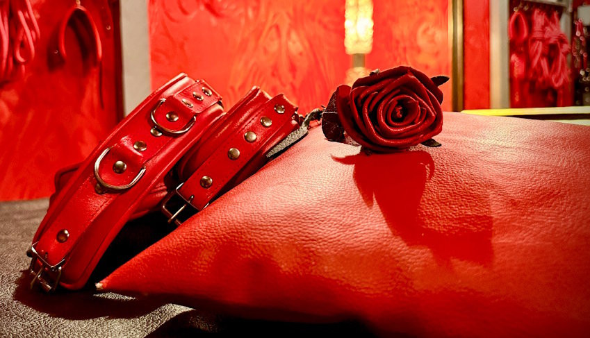 Tiefe Emotionen sind Teil der Erfahrung in BDSM-Workshops.