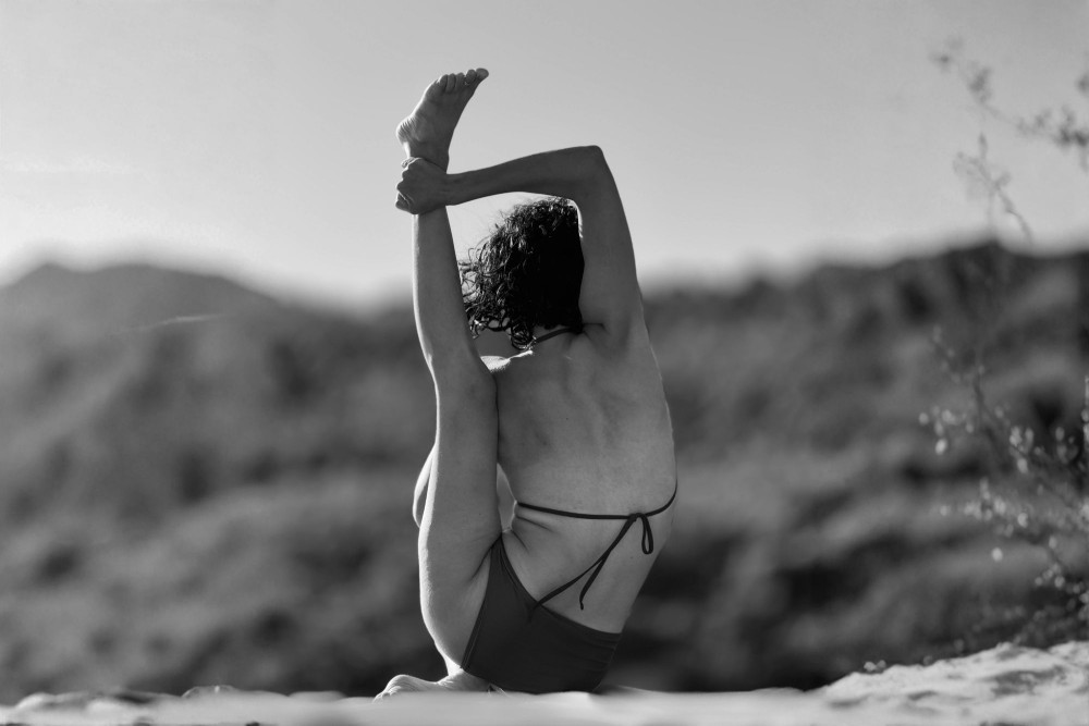Ich beim Yoga, er hinter der Kamera.